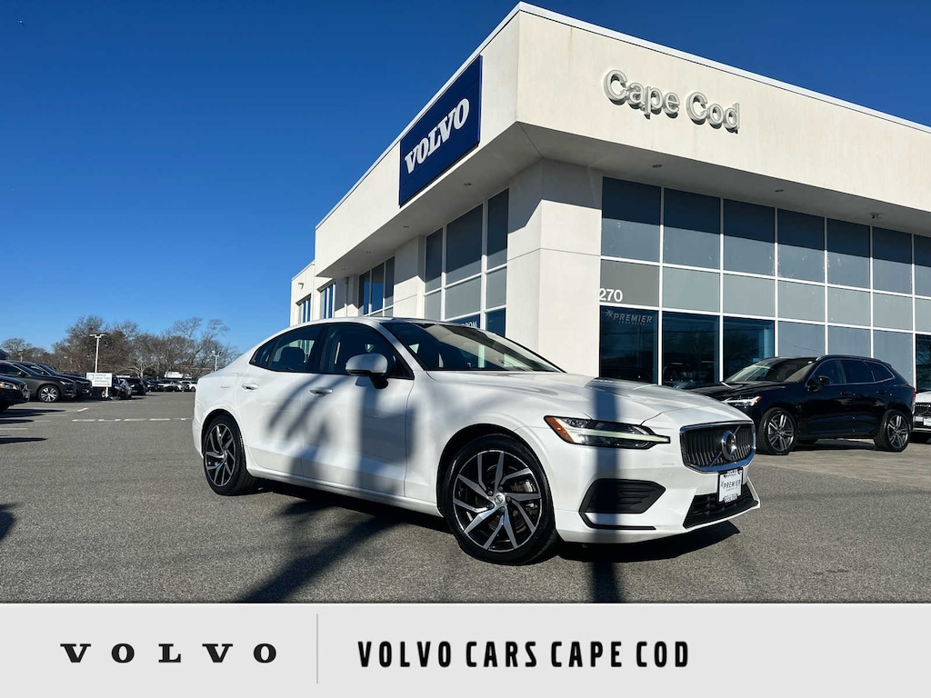 Used 2020 Volvo S60 T5 Momentum Sedan