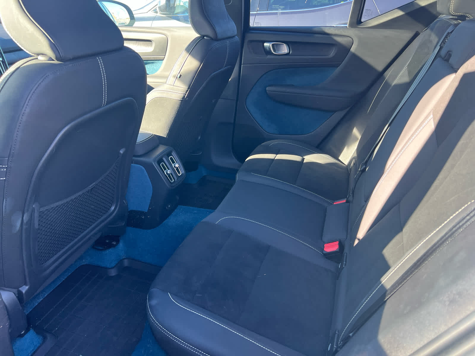 2023 Volvo XC40 Recharge Plus photo 3