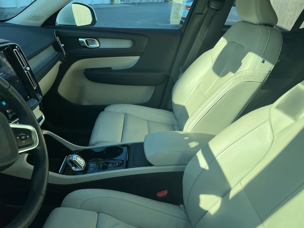 Used 2023 Volvo XC40 B5 AWD Plus Bright SUV