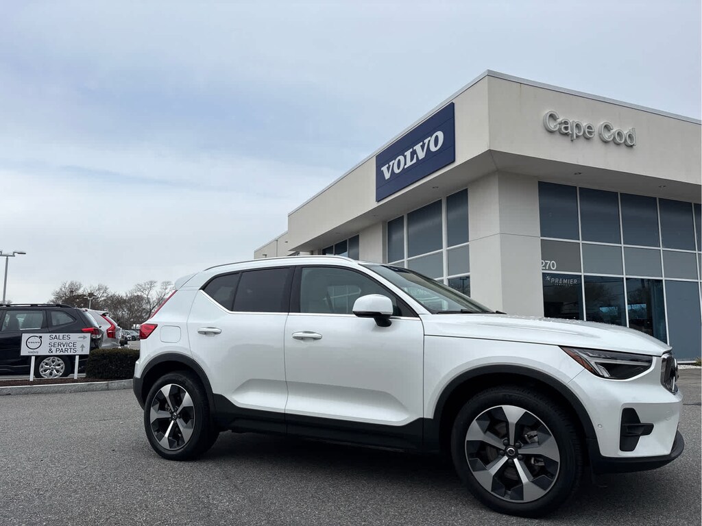 Used 2023 Volvo XC40 B5 AWD Plus Bright SUV