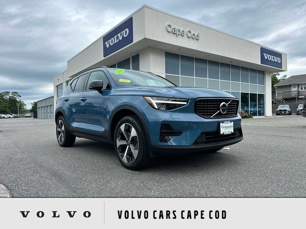 Used 2024 Volvo XC40 B5 Core Dark SUV