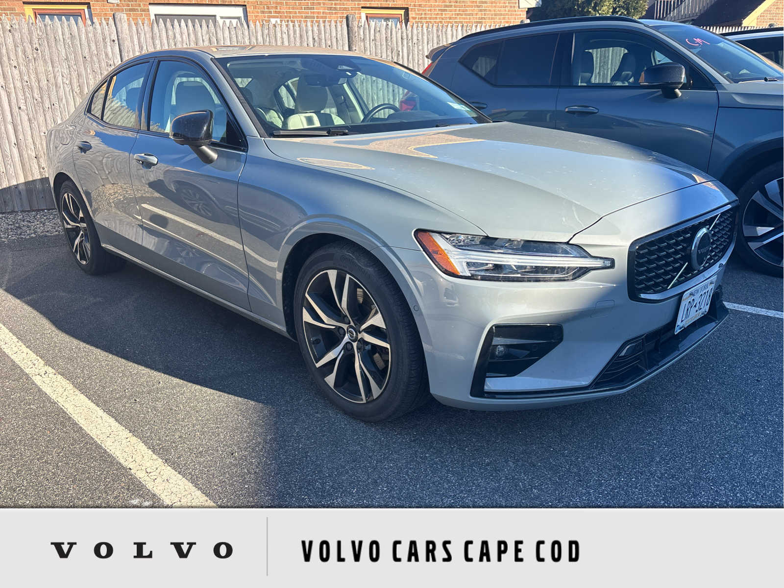 2025 Volvo S60 Plus's photo