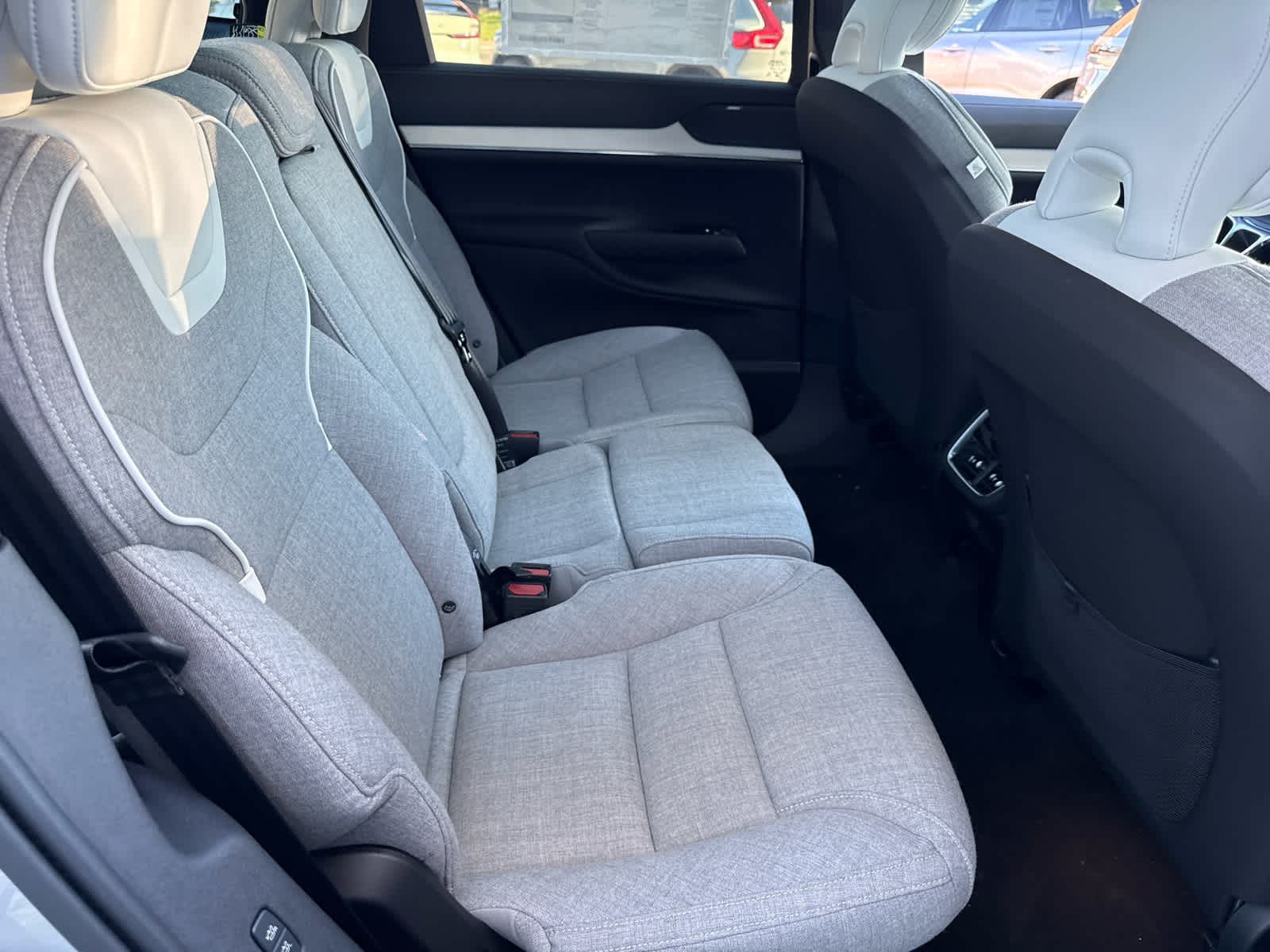 2025 Volvo EX90 Ultra - Photo 27