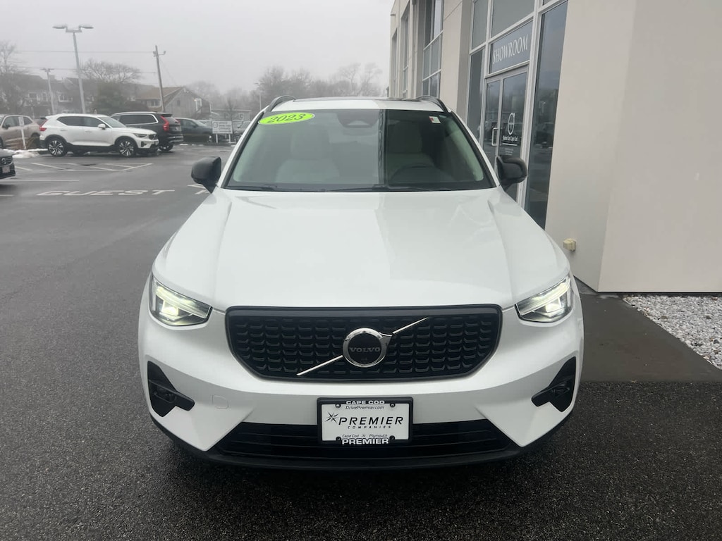 Used 2023 Volvo XC40 B5 AWD Plus Dark SUV