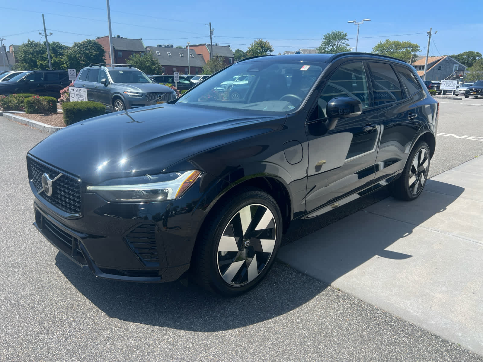 2025 Volvo XC60 Hybrid T8 Plus photo 4