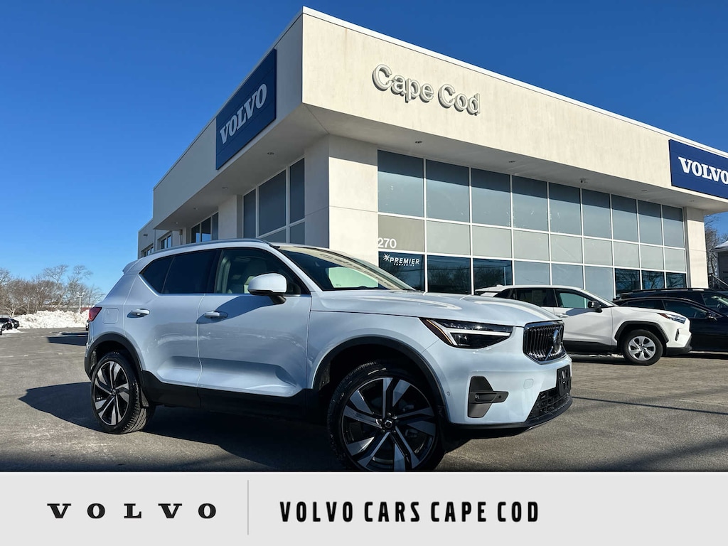 Certified 2025 Volvo XC40 B5 Ultra Bright Theme SUV