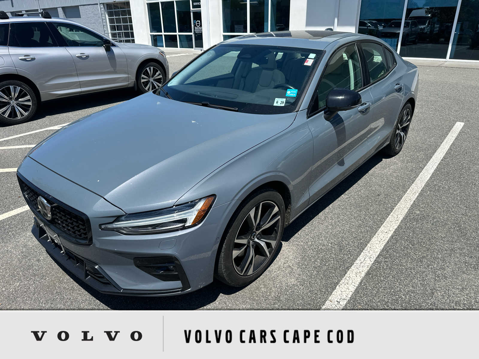 2024 Volvo S60 B5 Plus Dark Theme AWD's photo