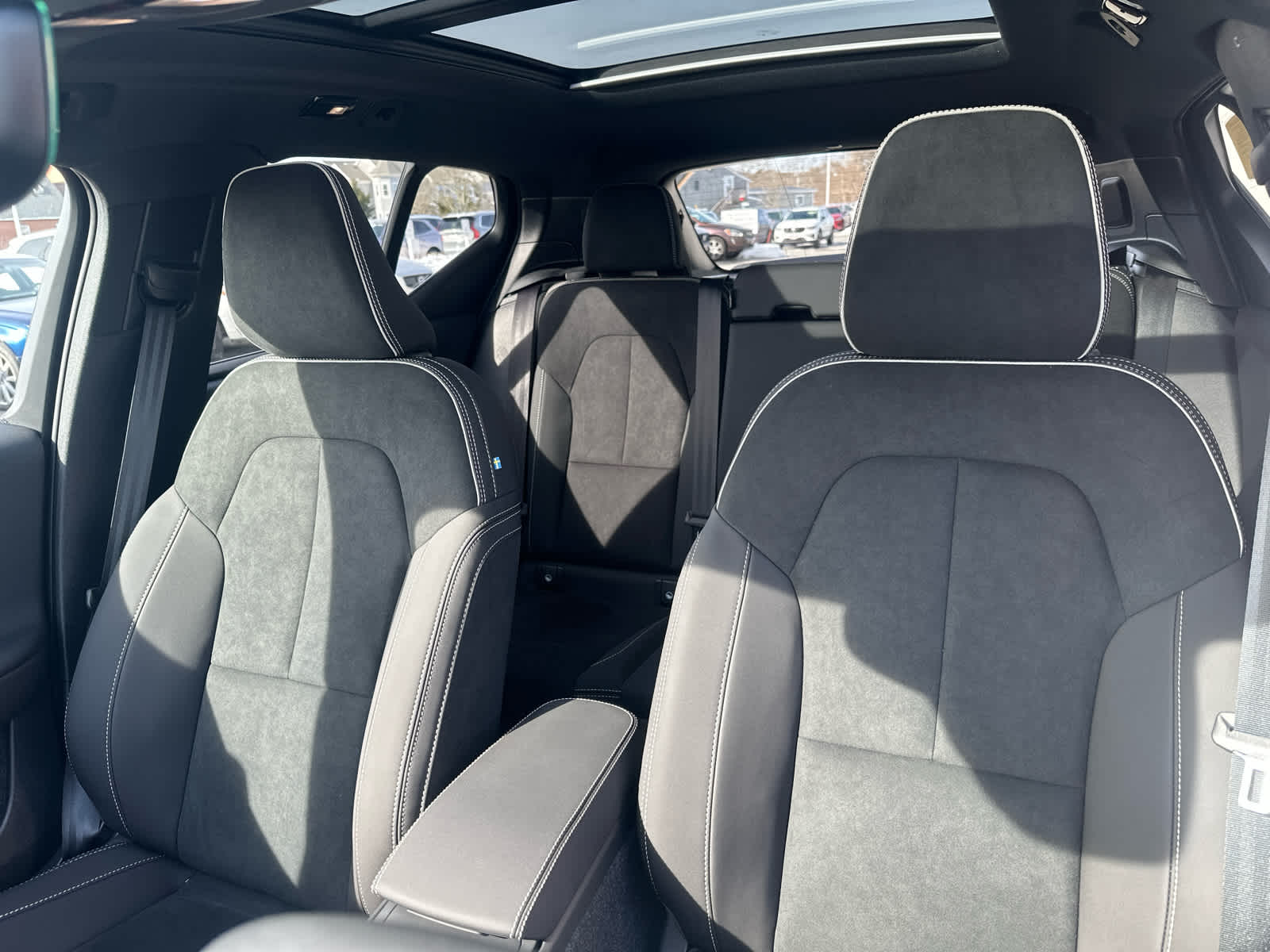 2026 Volvo XC40 Ultra Black Edition - Photo 12