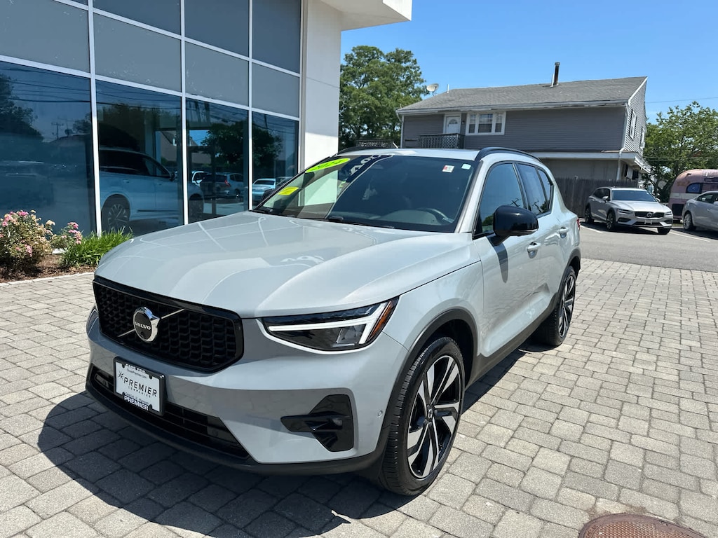 Used 2024 Volvo XC40 B5 Plus Dark SUV