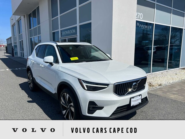 2025 Volvo XC40 B5 Plus Bright Theme SUV YV4L12UE3S2584250