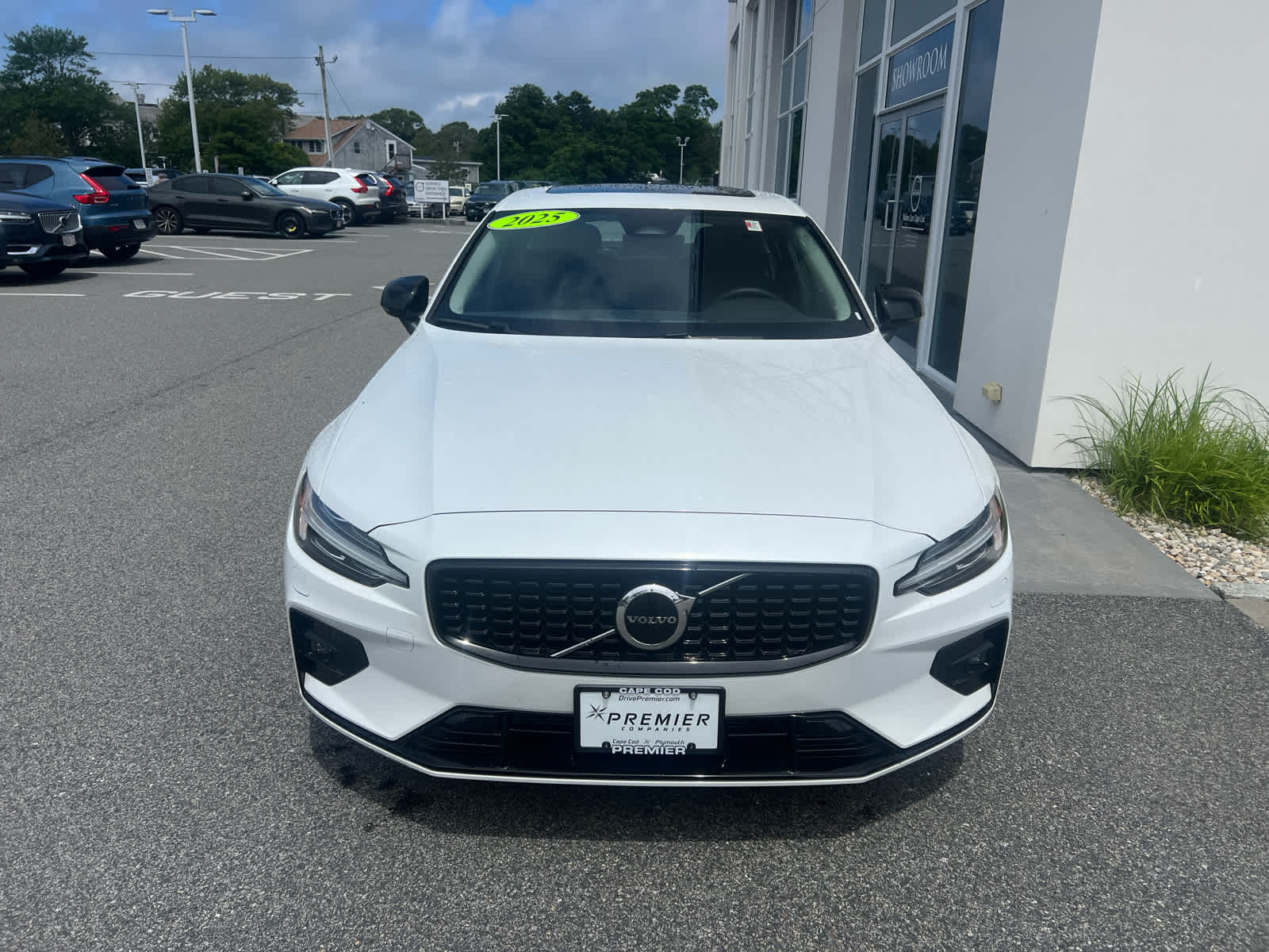 2025 Volvo S60 B5 Core photo 3