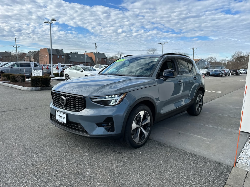 Used 2023 Volvo XC40 B5 AWD Plus Dark SUV