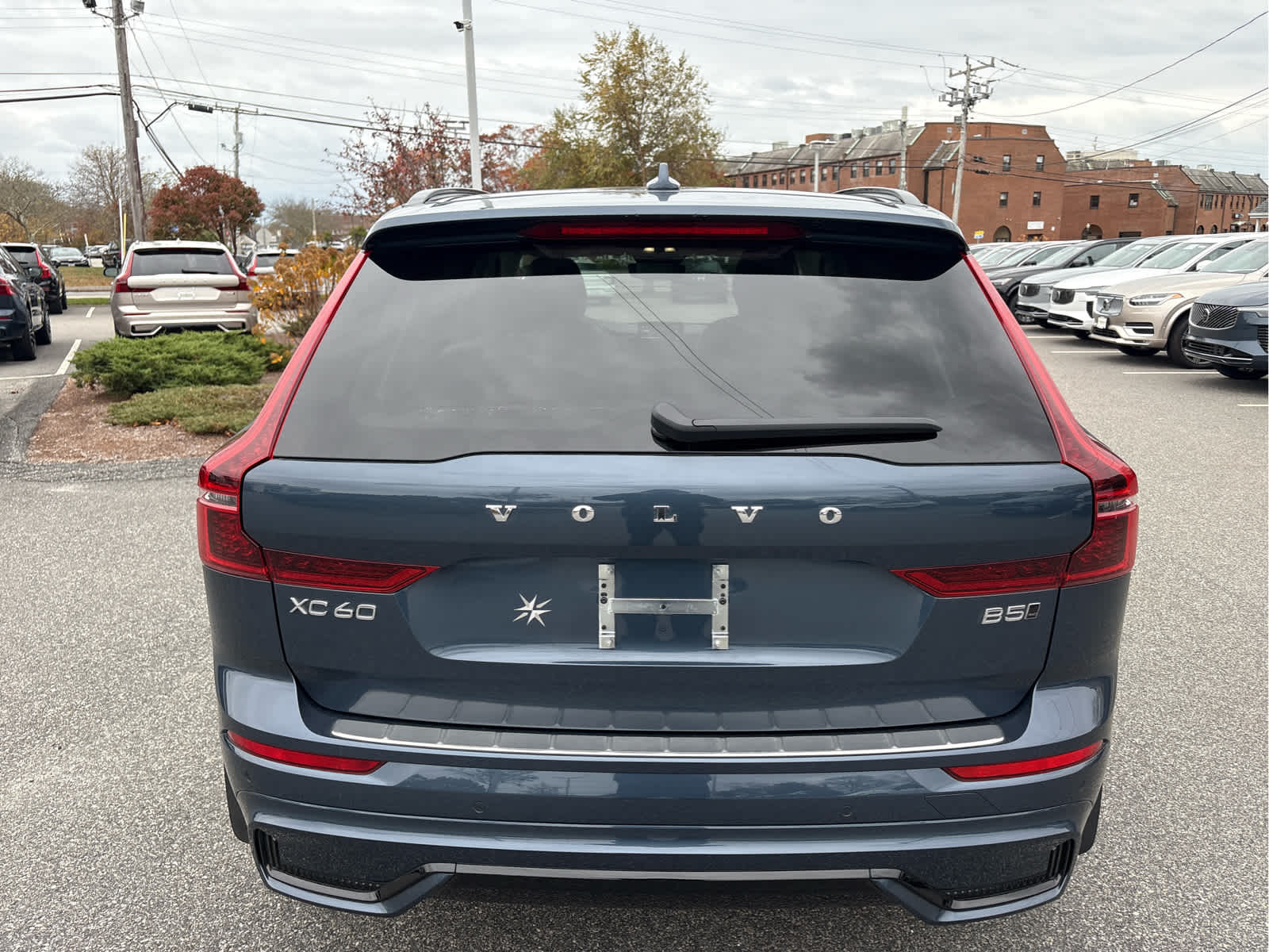 2026 Volvo XC60 B5 photo 3