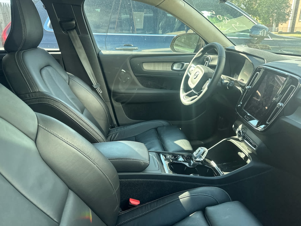 Used 2023 Volvo XC40 B5 AWD Plus Dark SUV