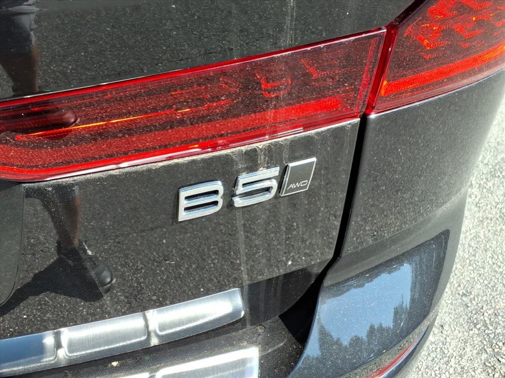2026 Volvo XC60 Plus - Photo 7