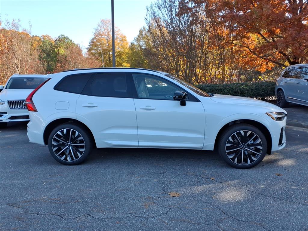 2026 Volvo XC60 B5 photo 2