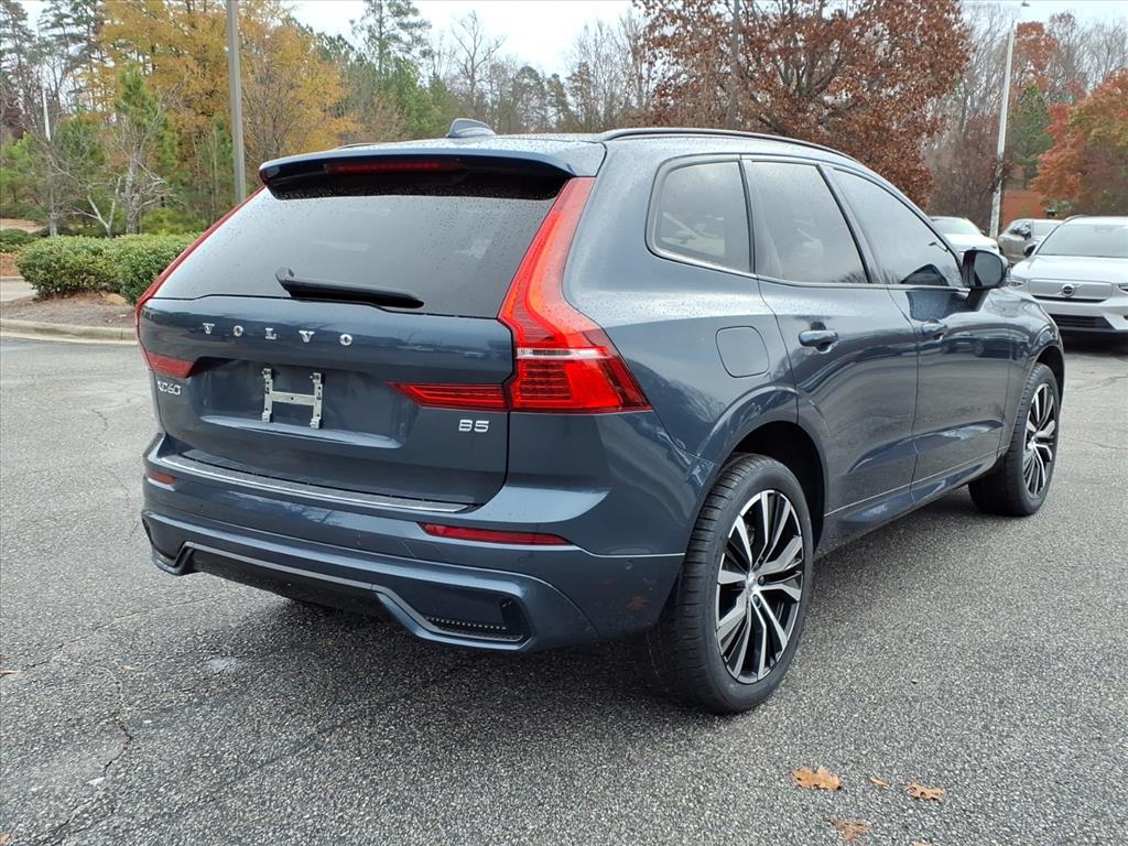 2023 Volvo XC60 B5 Plus photo 2