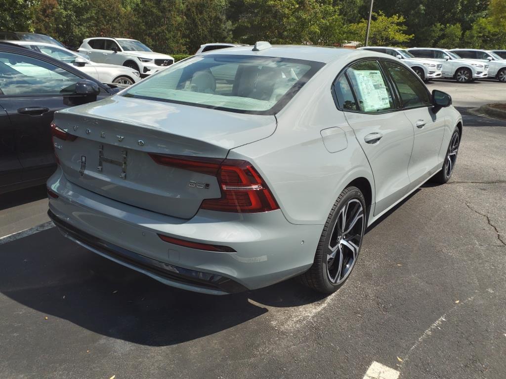 2024 Volvo S60 B5 Plus photo 3