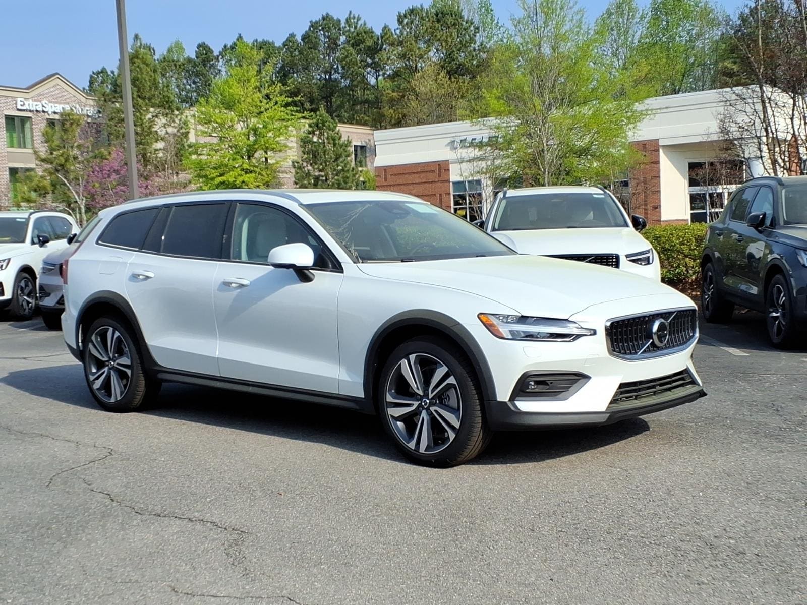 2026 Volvo V60 Cross Country B5 Plus AWD's photo