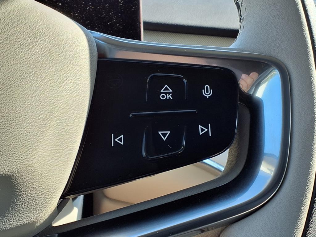 2025 Volvo EX90 Ultra - Photo 20