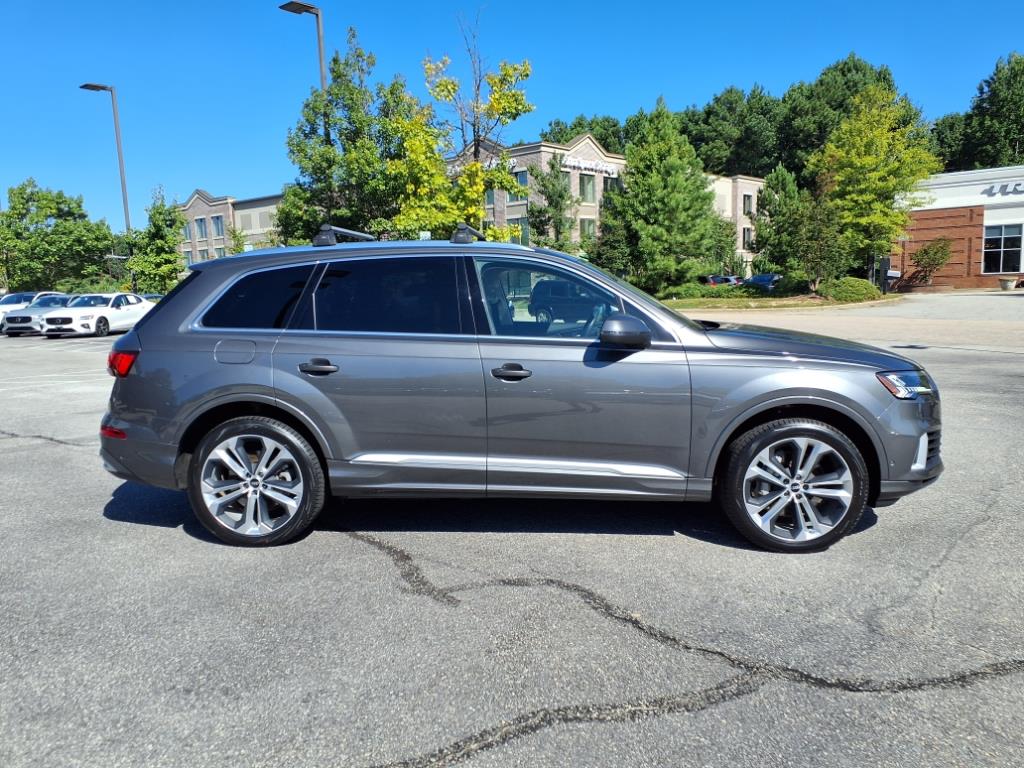 2022 Audi Q7 55 Premium photo 2