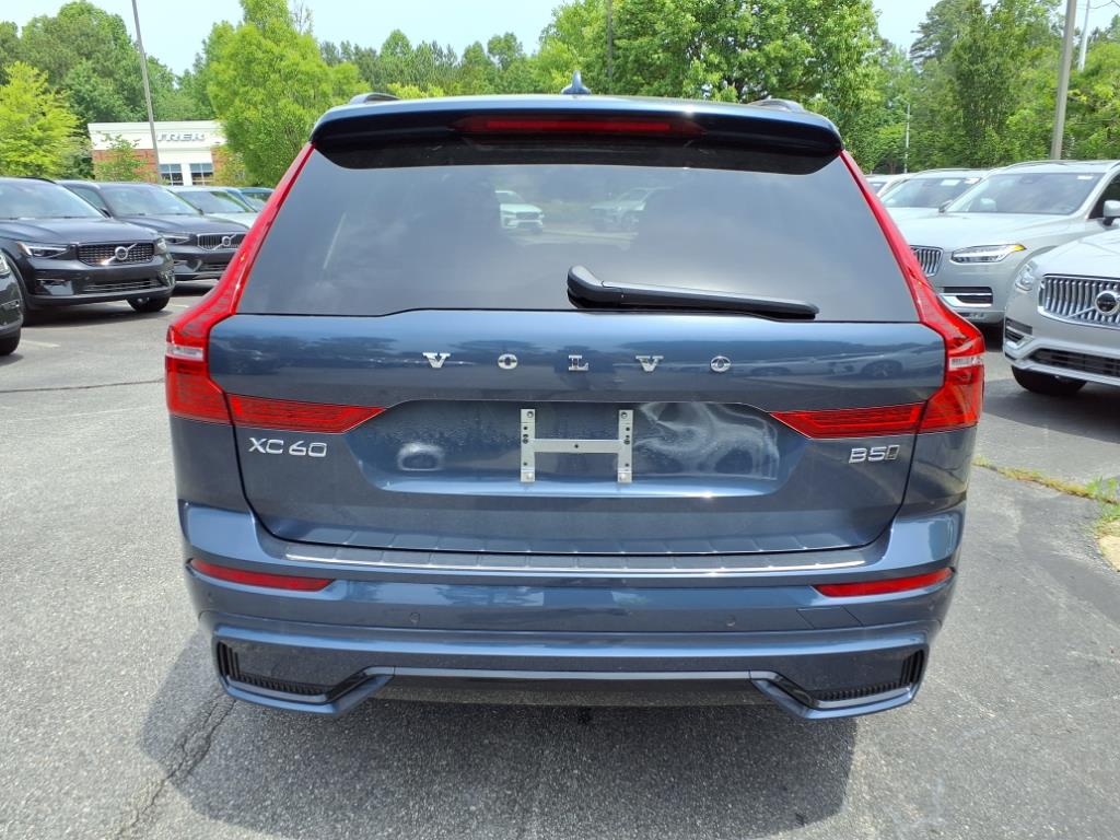 2025 Volvo XC60 B5 Plus photo 4