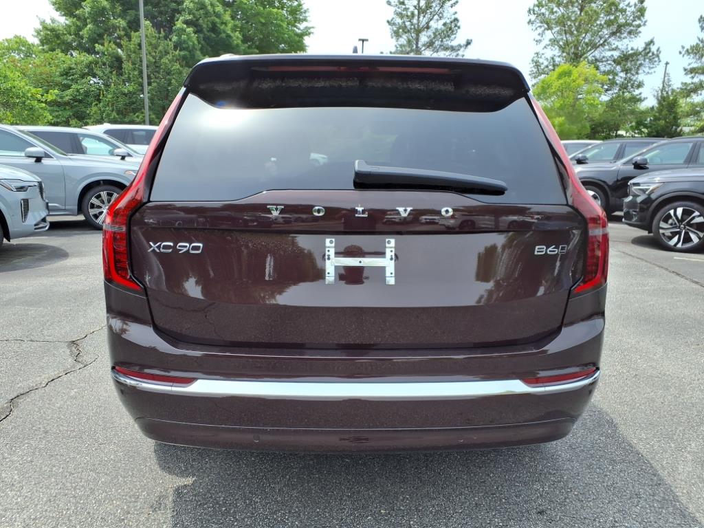 2025 Volvo XC90 Core photo 4