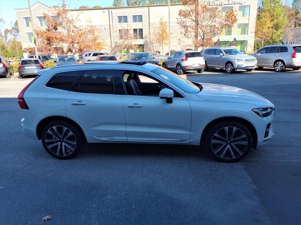 2023 Volvo XC60 B5 Ultimate photo 2