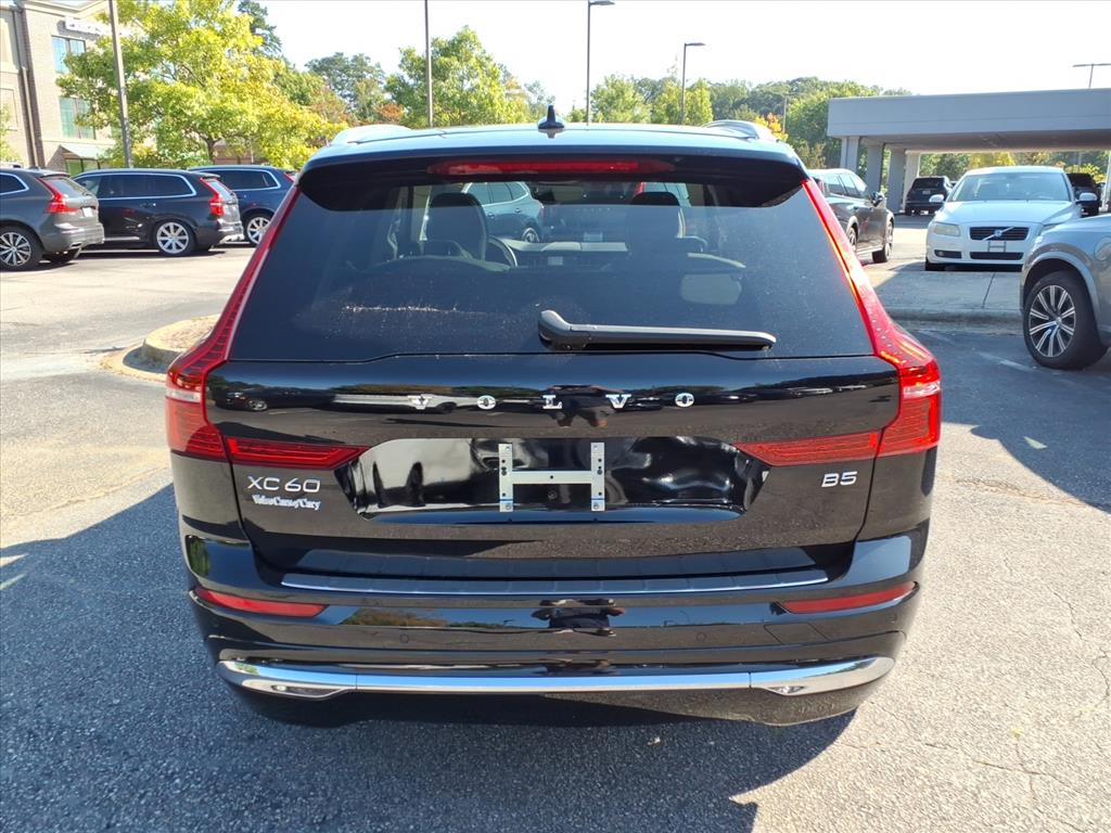 2023 Volvo XC60 B5 Plus photo 4
