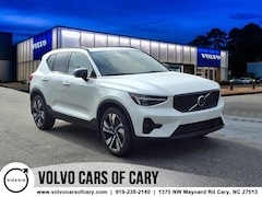 2024 Volvo XC40 B5 AWD Plus Dark SUV