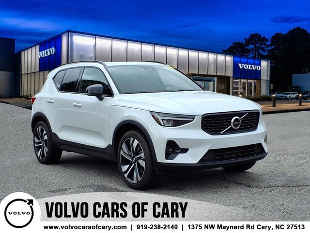 2023 Volvo XC40 B5 AWD Plus Dark SUV