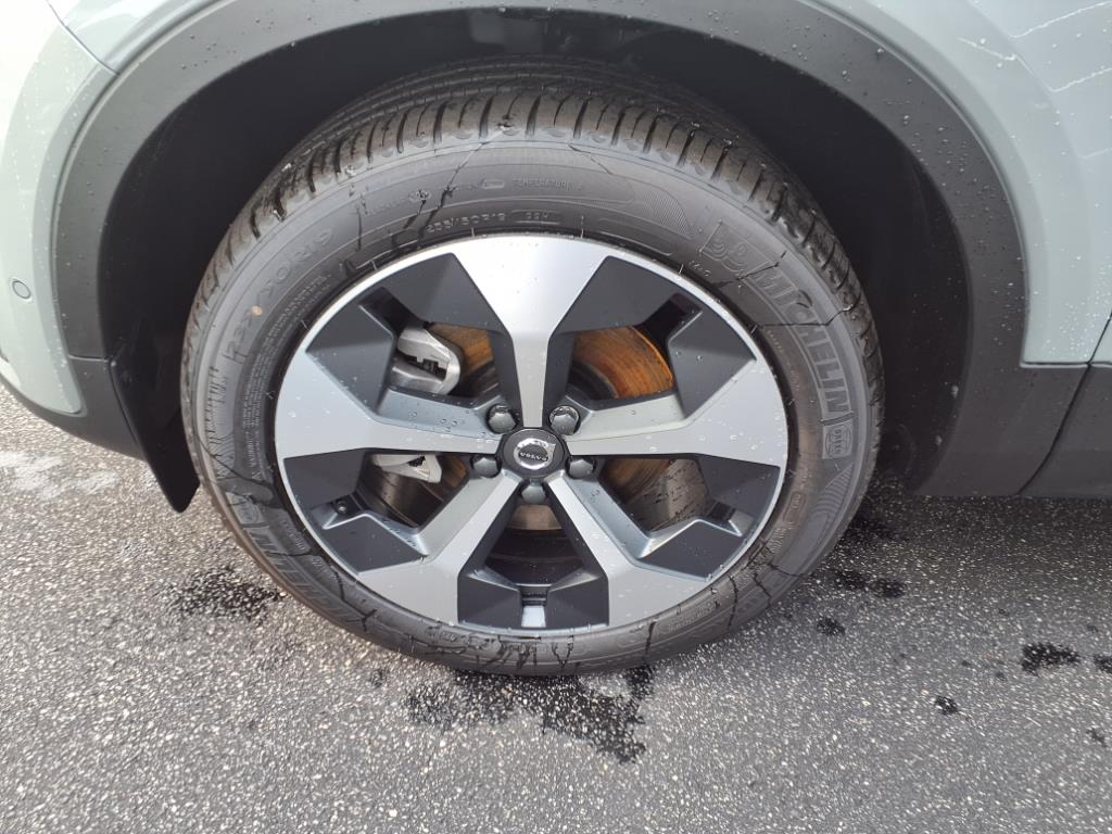 2026 Volvo XC40 Plus - Photo 10