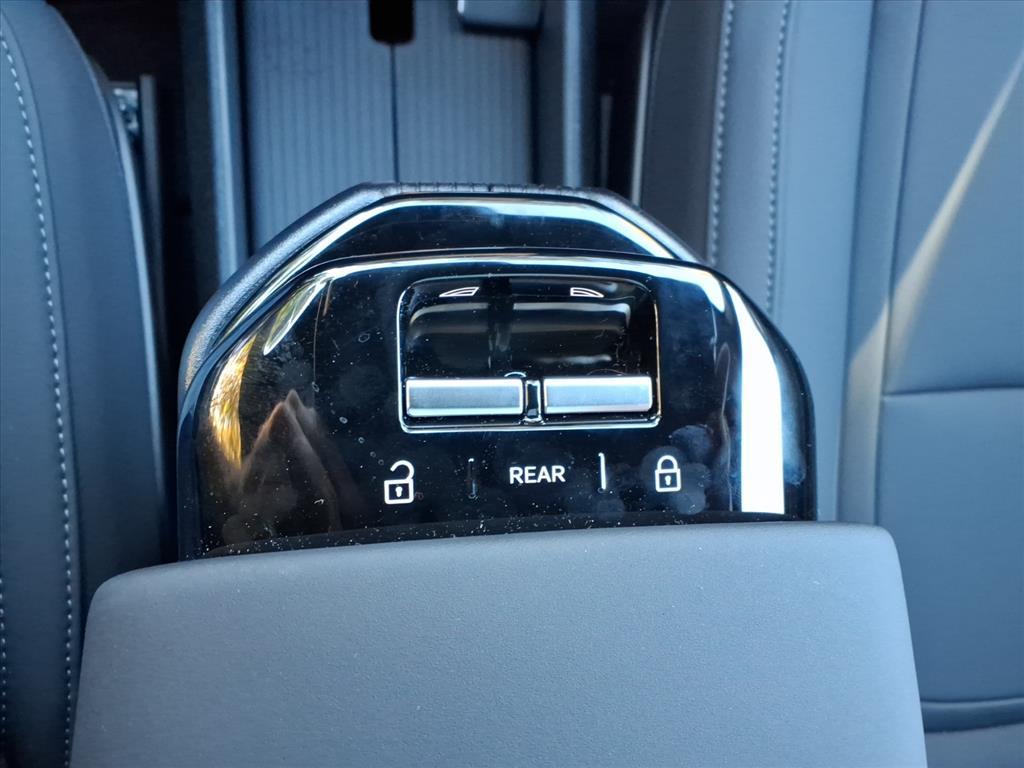 2025 Volvo EX30 Plus - Photo 19