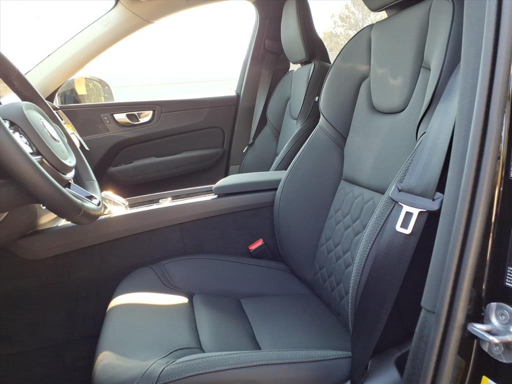 2026 Volvo XC60 Plus - Photo 18