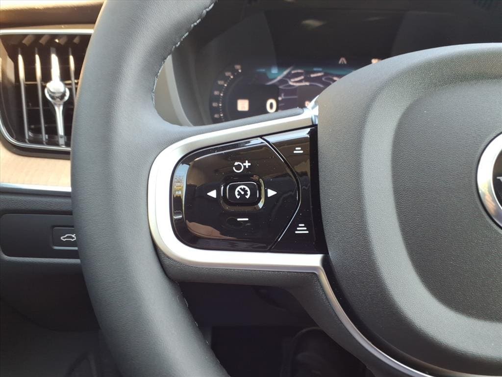 2026 Volvo XC60 Plus - Photo 25