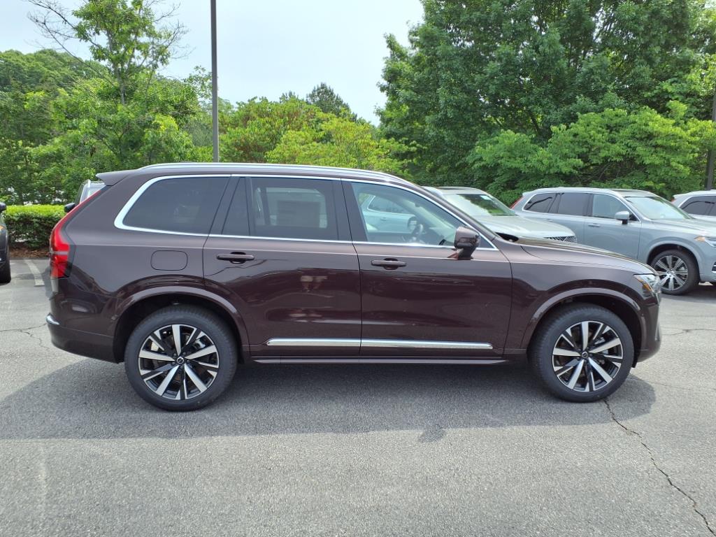 2025 Volvo XC90 Core photo 2