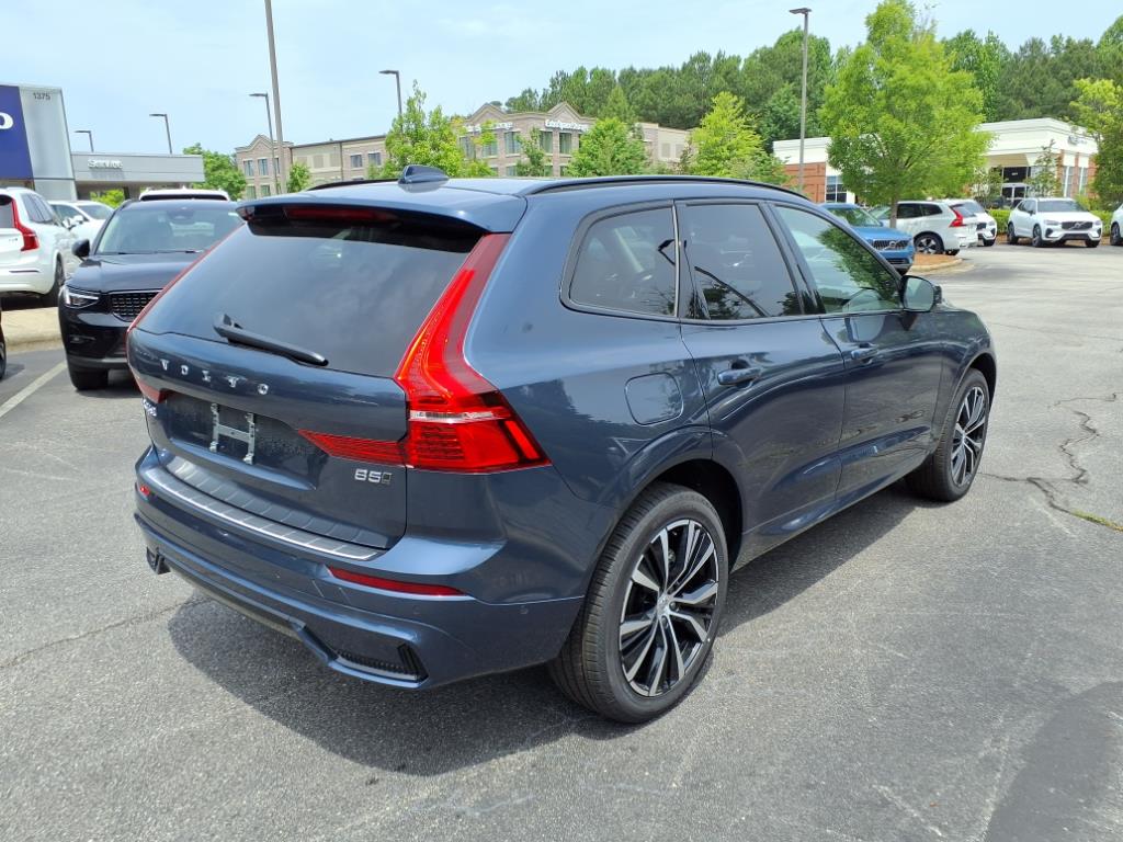 2025 Volvo XC60 B5 Plus photo 3