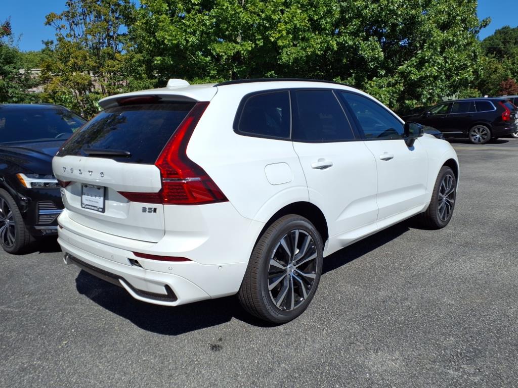 2025 Volvo XC60 B5 Plus photo 3