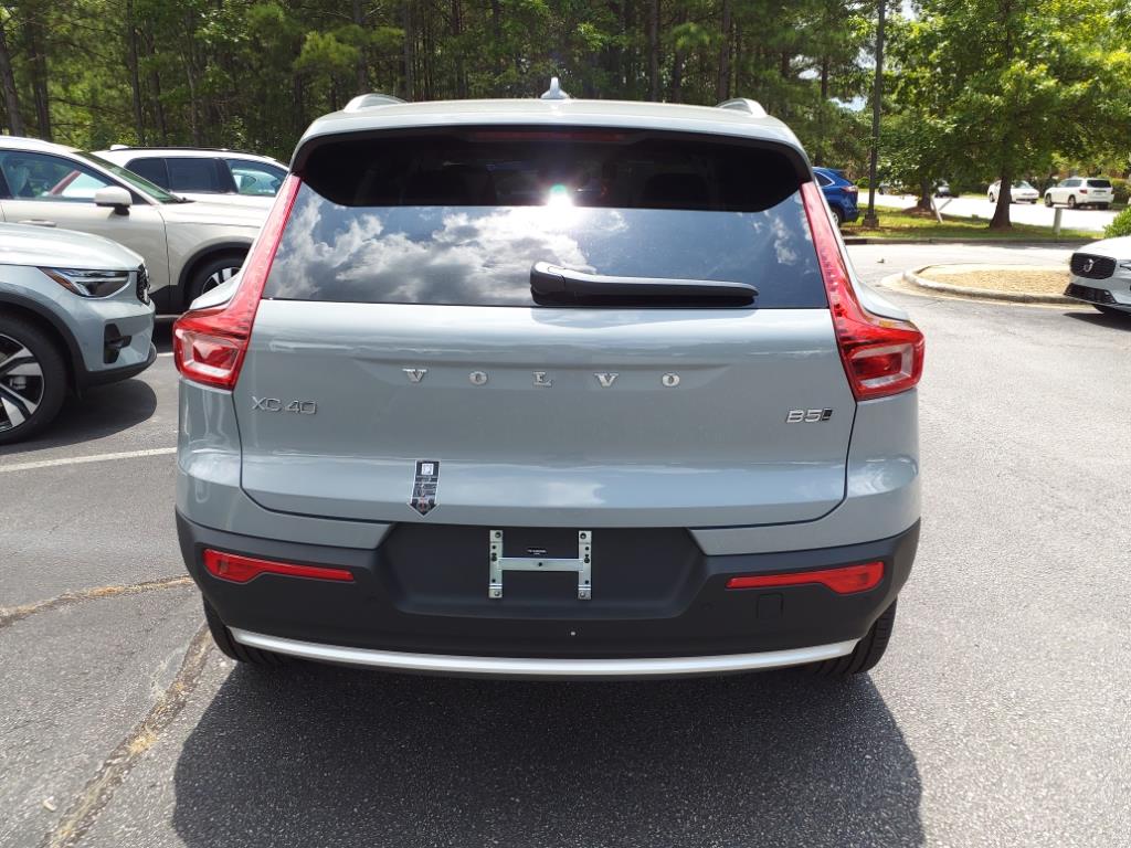 2025 Volvo XC40 Core photo 4