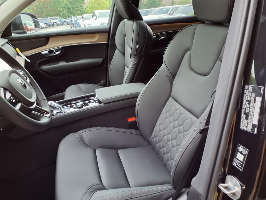 2026 Volvo XC90 Plus - Photo 18