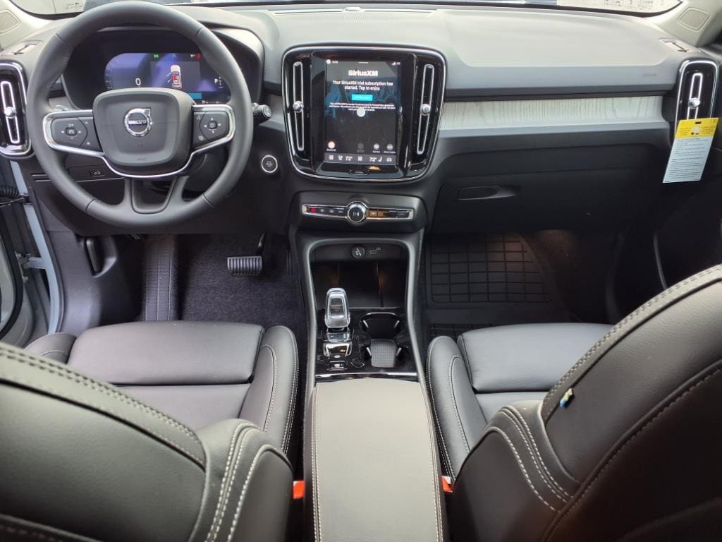 2026 Volvo XC40 Plus - Photo 11
