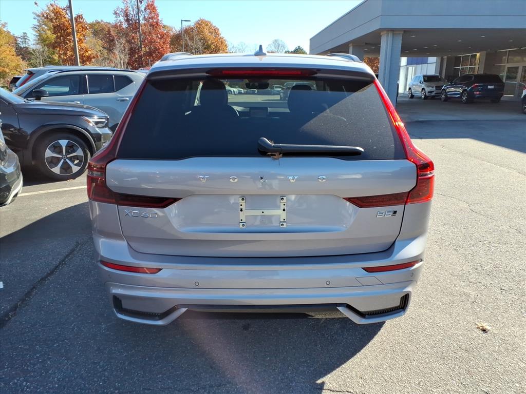 2026 Volvo XC60 B5 Core photo 4