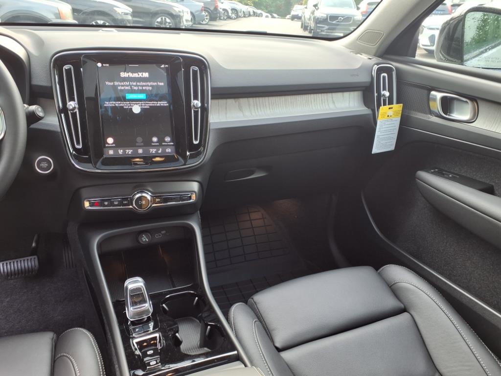 2026 Volvo XC40 Plus - Photo 13