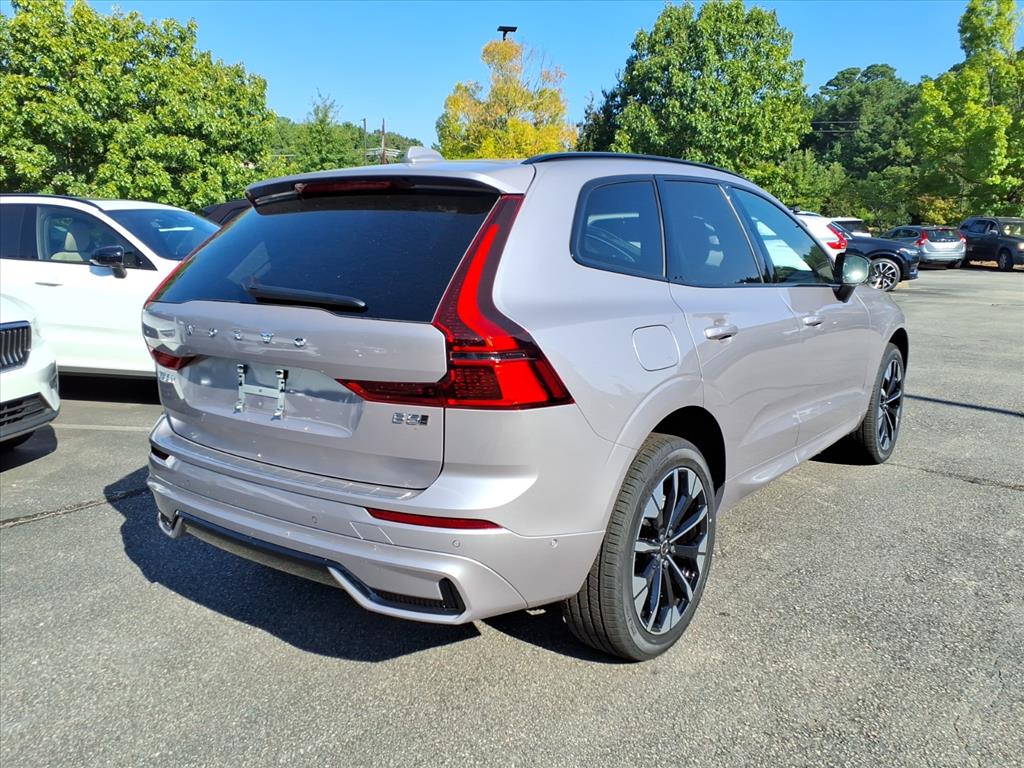 2026 Volvo XC60 B5 Plus photo 3