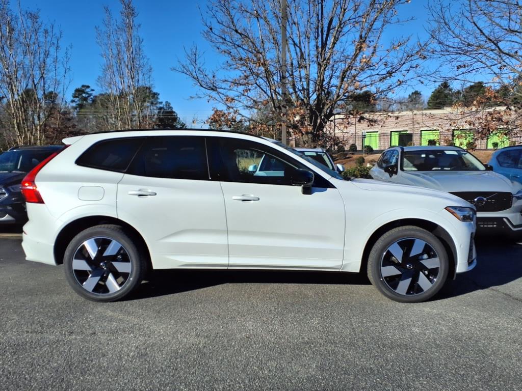 2025 Volvo XC60 T8 Plus photo 2