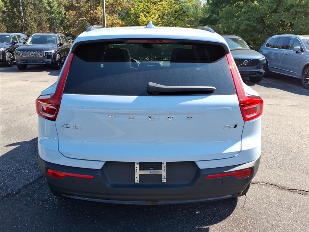 2026 Volvo XC40 Plus photo 3