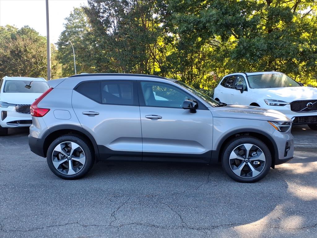 2026 Volvo XC40 Plus photo 2