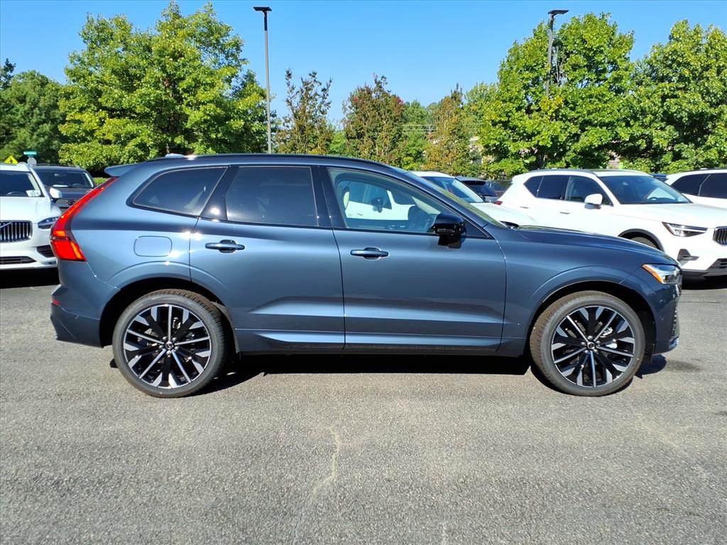 2026 Volvo XC60 B5 photo 2
