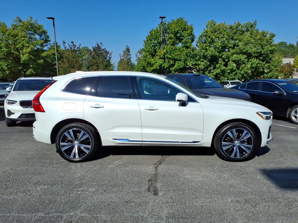 2023 Volvo XC60 B5 Plus photo 2