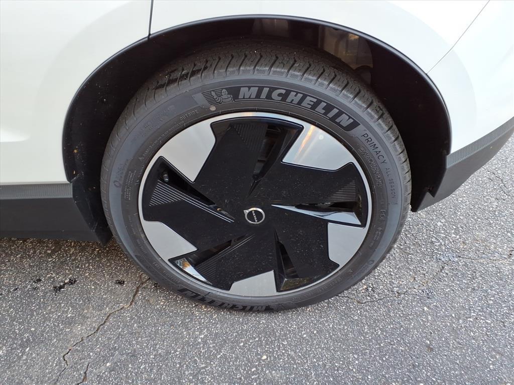 2025 Volvo EX30 Plus - Photo 6